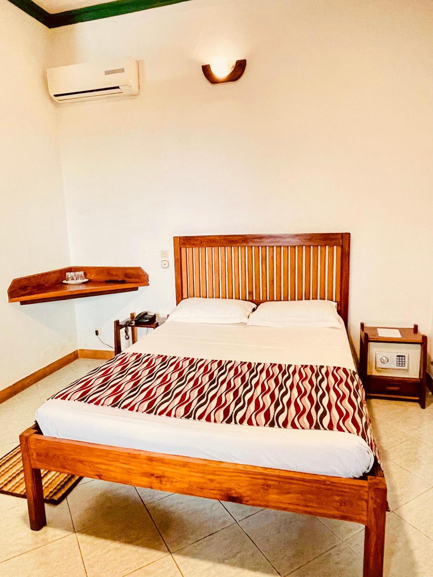 Le Nouvel Eden Hotell Toliara Exteriör bild